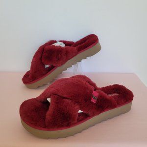 KOOLABURRA BY UGG Women’s Fuzz-It Faux-Fur Slipper Sandals- Berry color. Size 9M
